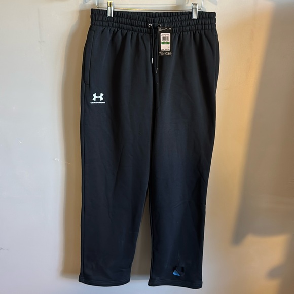 Under Armor Sweat Pants. With tags. Has hole in leg - Picture 1 of 3